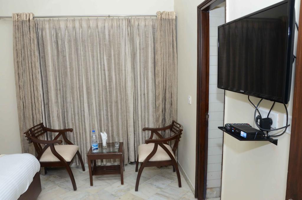 Namaste Apartments นิวเดลี ภายนอก รูปภาพ